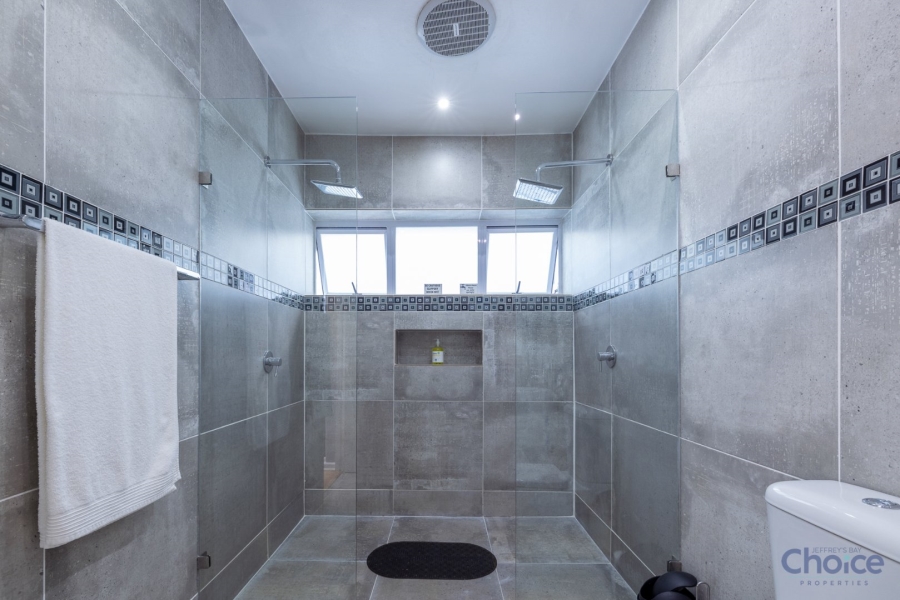 5 Bedroom Property for Sale in Jeffreys Bay Central Eastern Cape